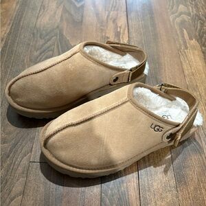 UGG women’s Lanah clog Beige Suede Slip-Ons